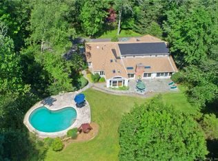 556 Stanwich Rd, Greenwich, CT 06831