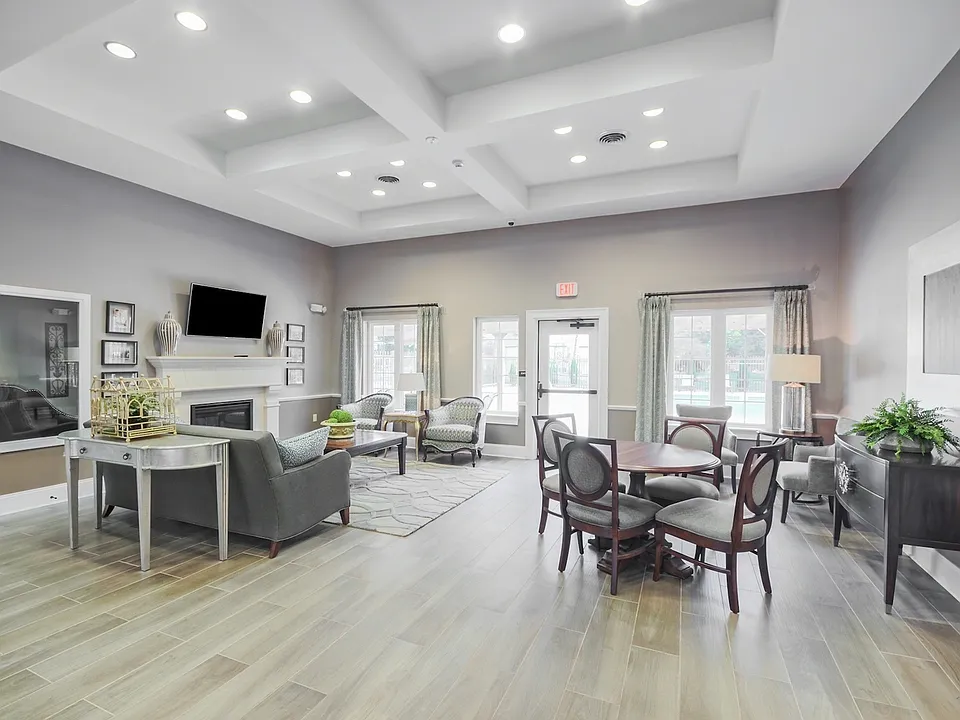 Chateau de Ville Leasing Office