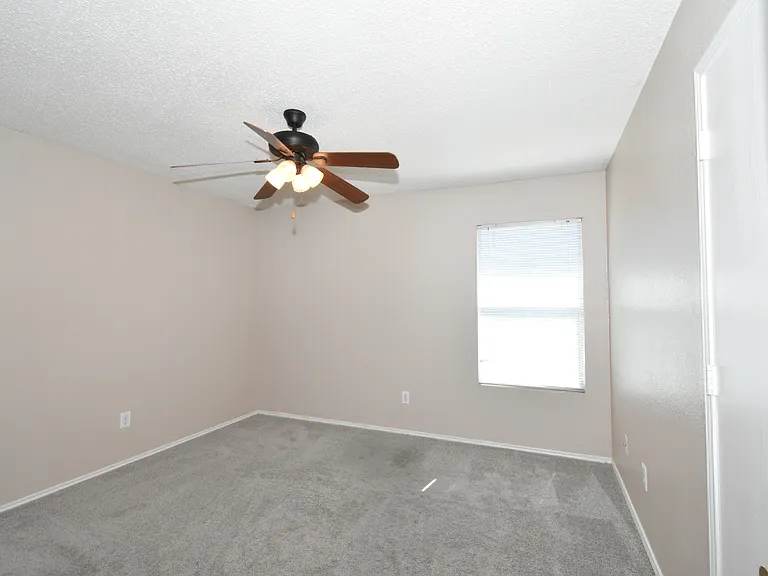 1130 Seneca Dr — Photo 14