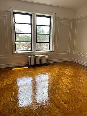 3rd image of 109-10 Park Ln S #D