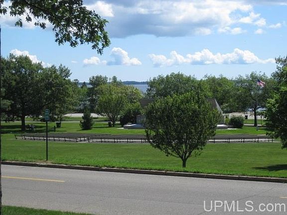4th image of 738 Lake Shore Dr