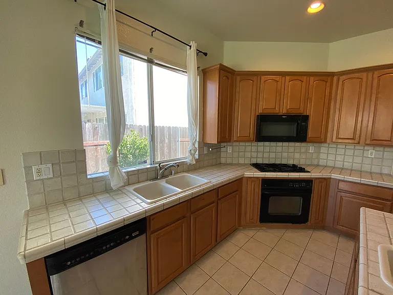 9748 Roedell Way — Photo 13