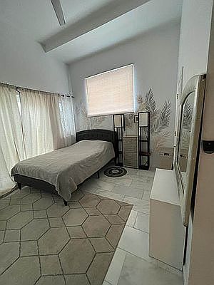 5th image of 4312 Broadway #3