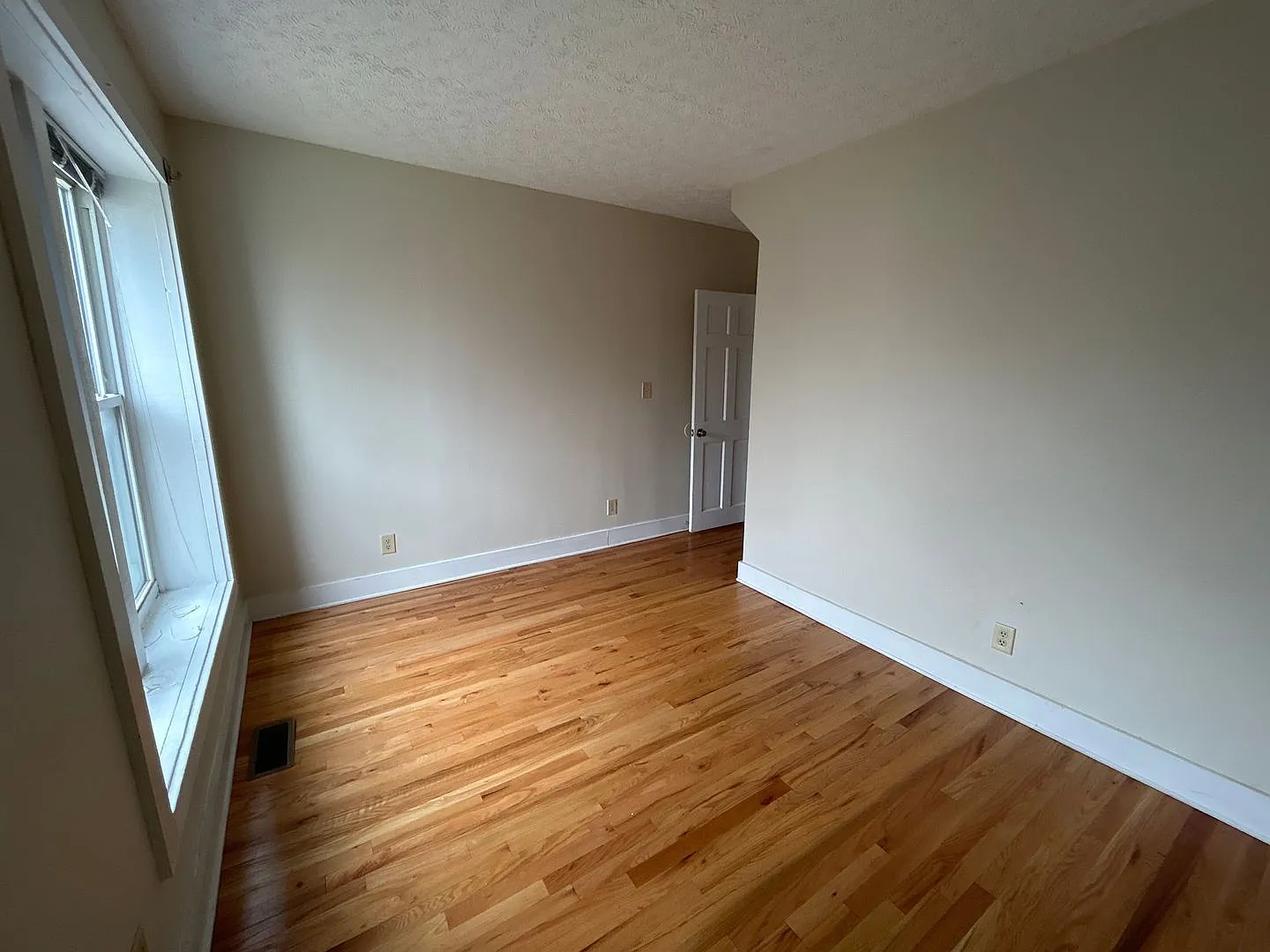 3 bed, 1.0 bath, $1,656 — Photo 4