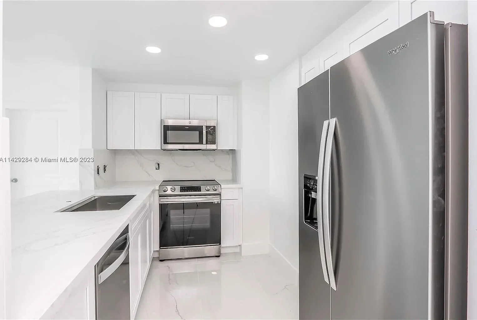 2 bed, 1128 sqft, $3,600 — Photo 2