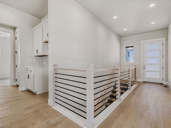 8720 San Diego - Entry