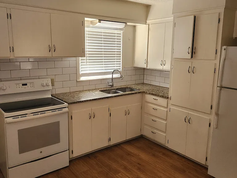 2167 Bridge Ave — Photo 5