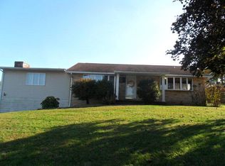 42 Crestview Dr, Schuylkill Haven, PA 17972