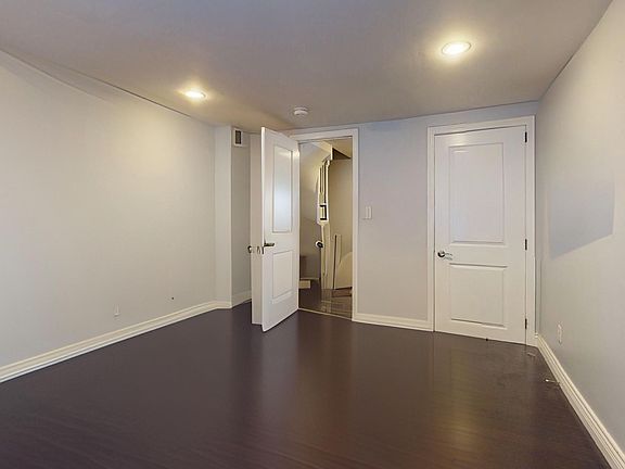 4th image of 215 Bolton St
