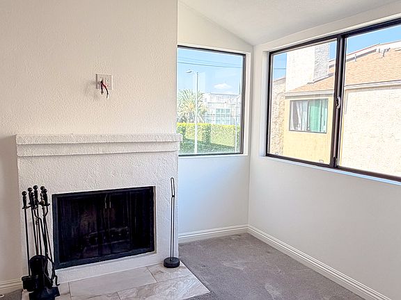 2nd image of 18242 Burbank Blvd Unit 8