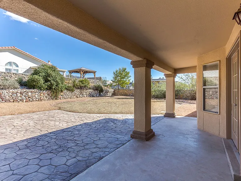 900 Tecate Pl — Photo 30