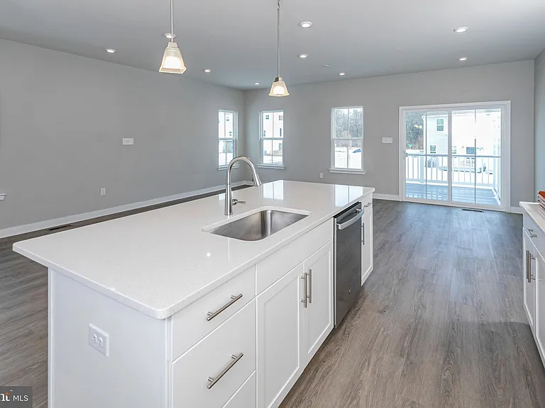 2410 Lenox Dr — Photo 13