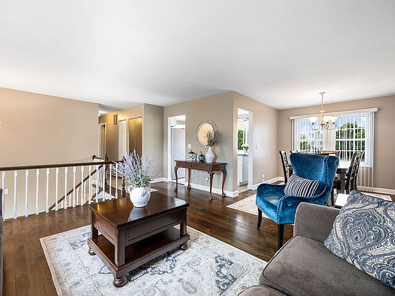 5th image of 1810 W Parkside Dr
