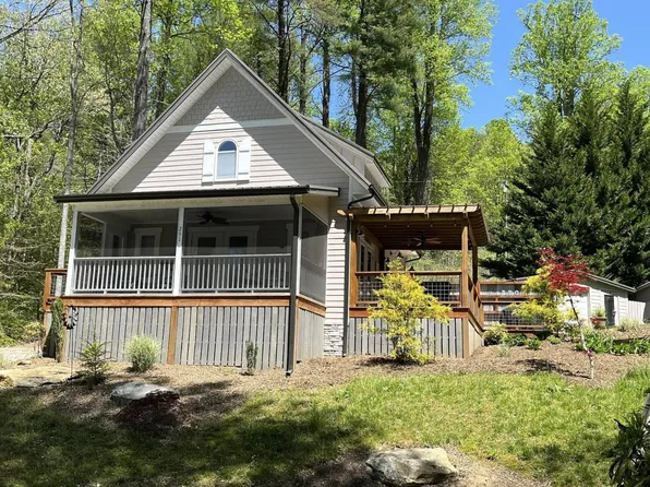 251 Landwood Ln, Flat Rock, NC 28731