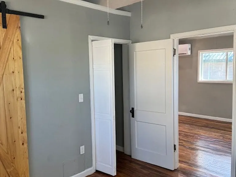803 W Cherokee St — Photo 16