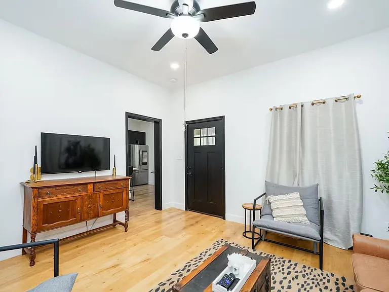 502 Dark St — Photo 3