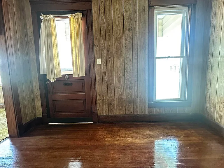 235 S Seminary St — Photo 2