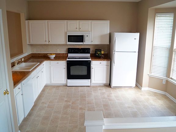 4th image of 2778 Thornbush Ct