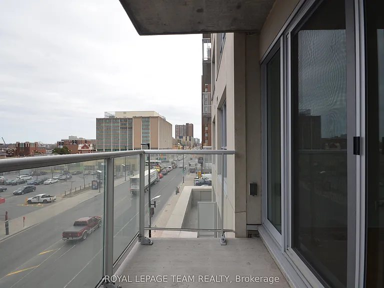242 Rideau St #404 — Photo 33