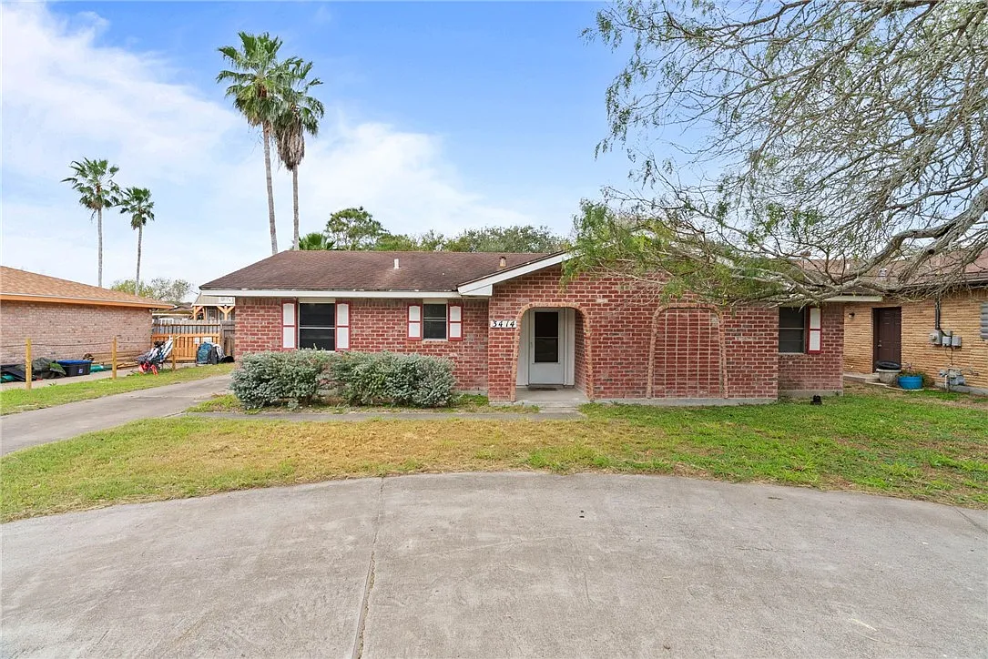 3 bed, 2.0 bath, 1294 sqft, $1,900 — Photo 1