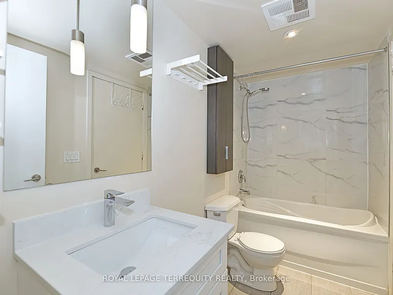 110 Charles St E #2710 — Photo 16