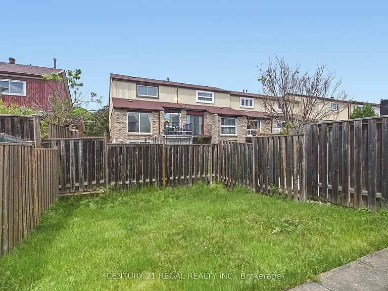 28 Newdawn Cres — Photo 34