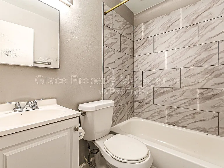 1950 N Oswego St — Photo 9