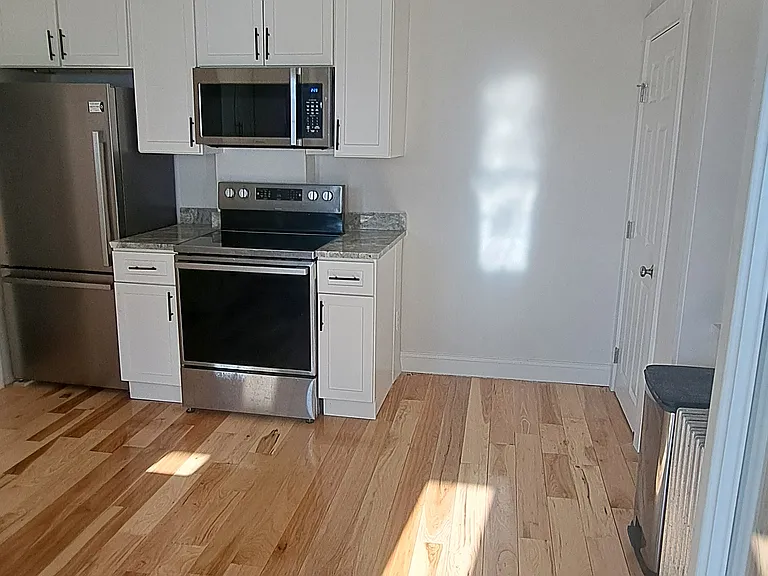 360 Elm St #1 — Photo 6