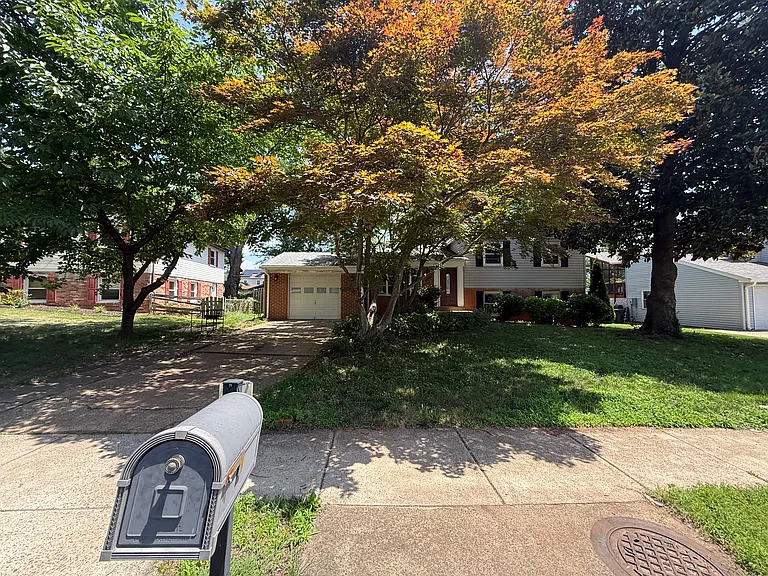 13510 Ellendale Dr — Photo 2