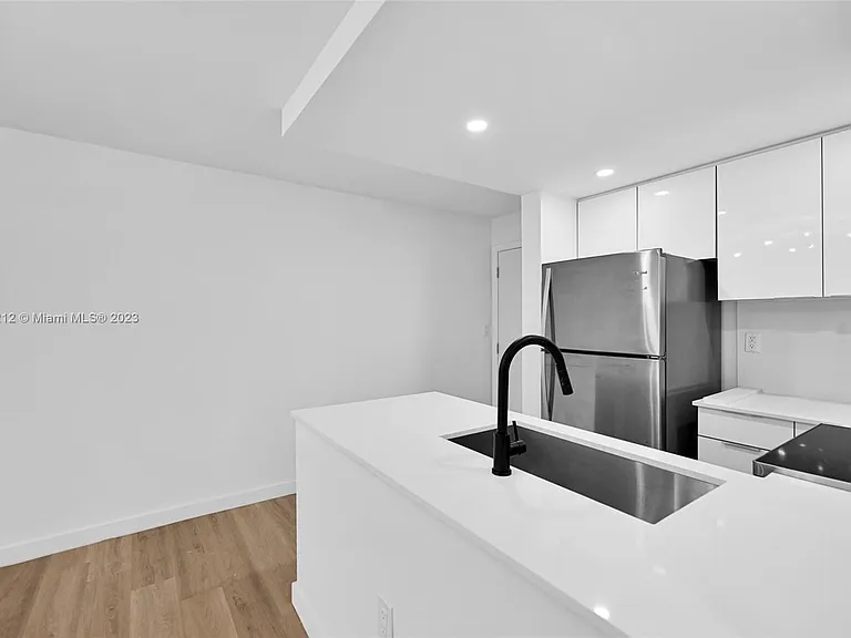18800 NE 29th Ave #420 — Photo 2