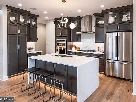 3rd image of 949 Swedesford Rd #1