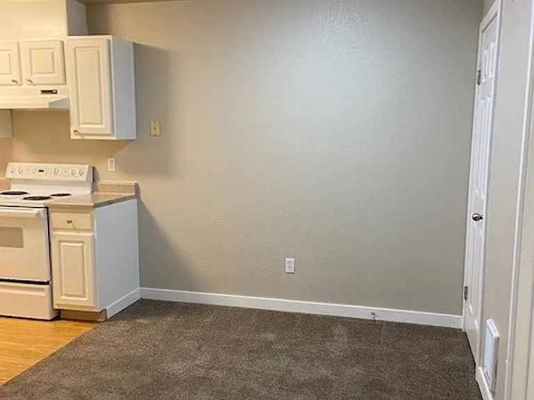 Signature Apartments — Photo 14