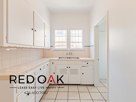 3rd image of 905 1/2 S Kenmore Ave #907