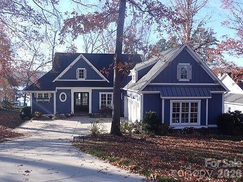 1st image of 240 Seven Oaks Lndg