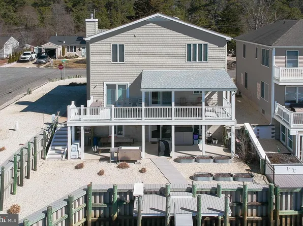 20 Edgewater Dr, Tuckerton, NJ 08087