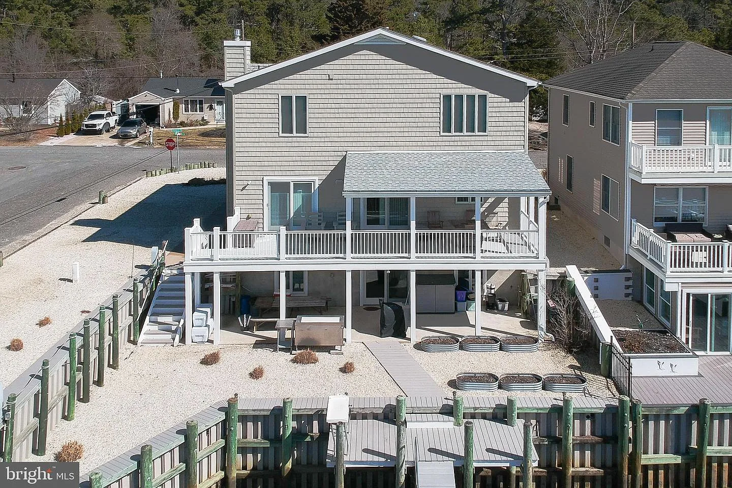 20 Edgewater Dr photo 1