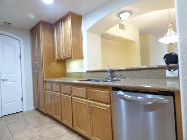 2 bed, 1332 sqft, $3,795 — Photo 2