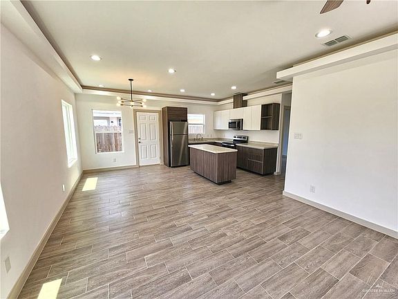 4th image of 3600 Frio Ave