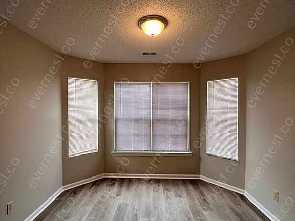4th image of 7026 Foxhall Dr