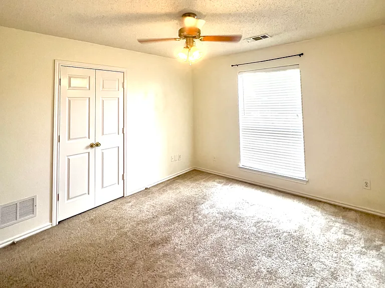 1468 Mayflower Ln — Photo 10
