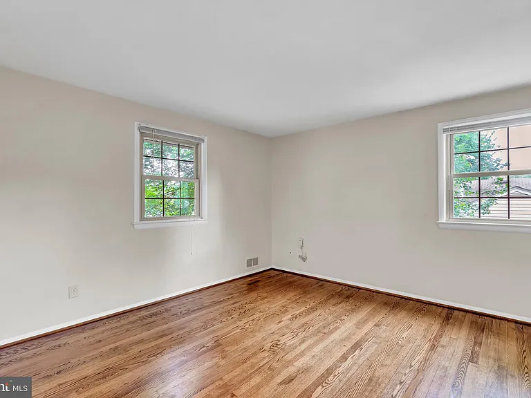14715 Lock Dr — Photo 20