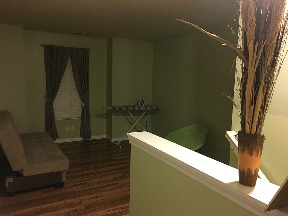 Extra room above stairs11x15