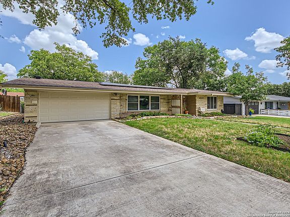 3rd image of 447 BURNSIDE DR