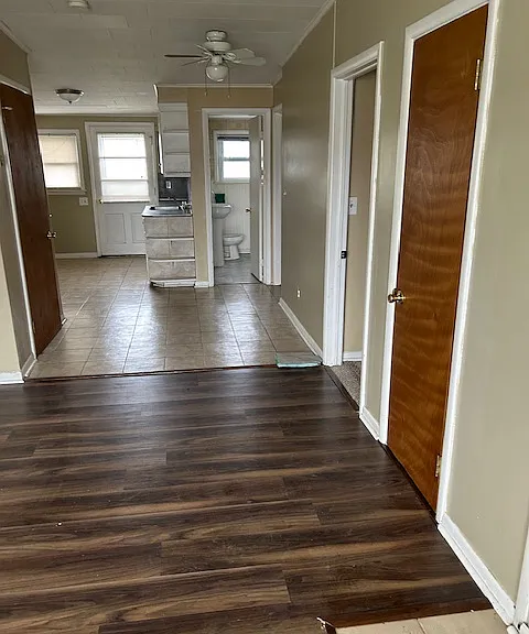 211 Elm Pl — Photo 5