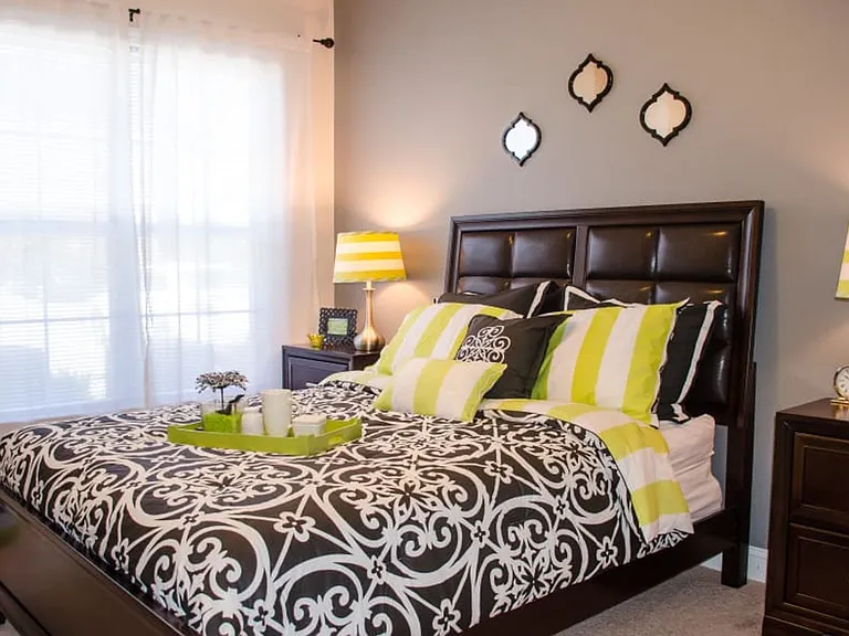 Eagle Harbor Apartments — Photo 12