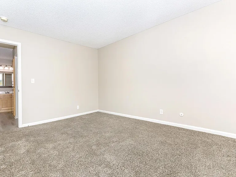 Regency Plaza Apartment Homes — Photo 54