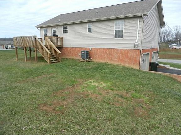 4th image of 84 Waverly Ct