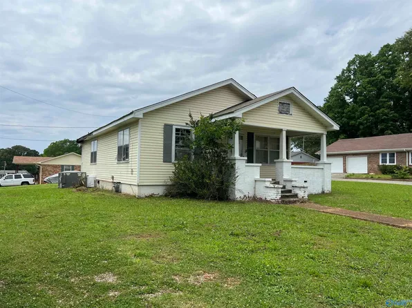 1100 Bernice St, Tuscumbia, AL 35674