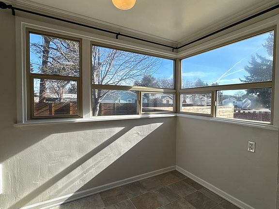 5th image of 322 E Manitoba Ave