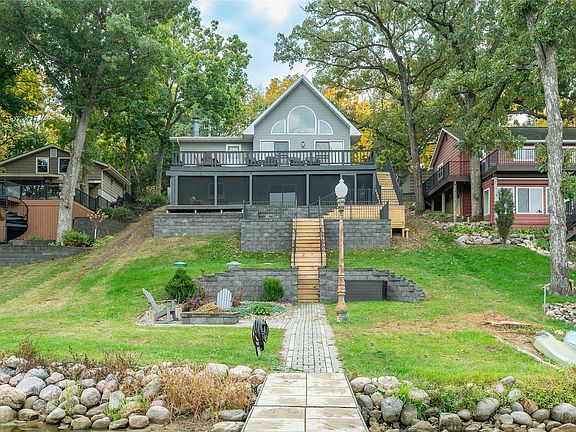 3rd image of 207 Cottage Ln